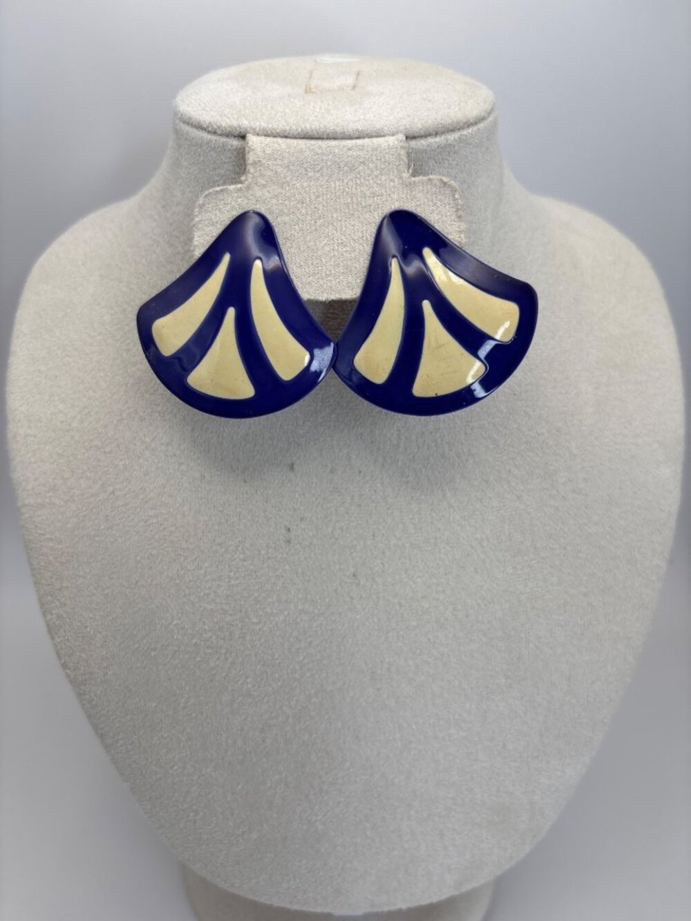 Vintage 80s Retro Enamel Fan Shape Pierced Earrings Purple Cream